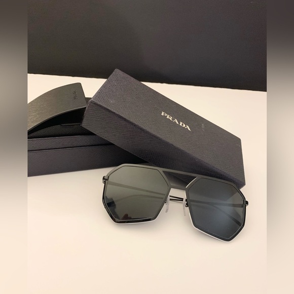 Prada SPR62X sunglasses for sale - Picture 9 of 13